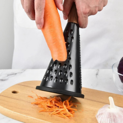 Chef rape carotte avec rape a fromage bellgrate