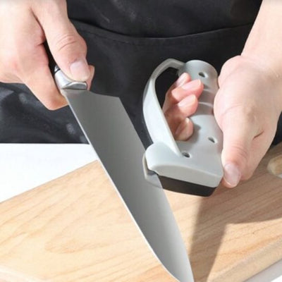 Aiguiseur couteau conçu pour affûter tous les couteaux au tranchant lisse