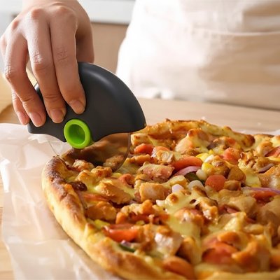 Couteau à pizza forme ergonomique et design