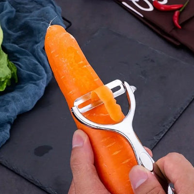 Eplucheur idéal pour peler carottes