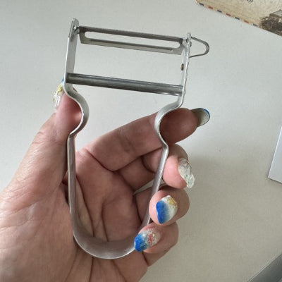 eplucheur pommes prise en main ergonomique