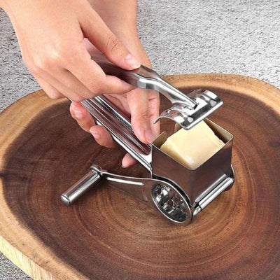 Râpe à fromage doté d'une conception à dégagement rapide pour faciliter le nettoyage